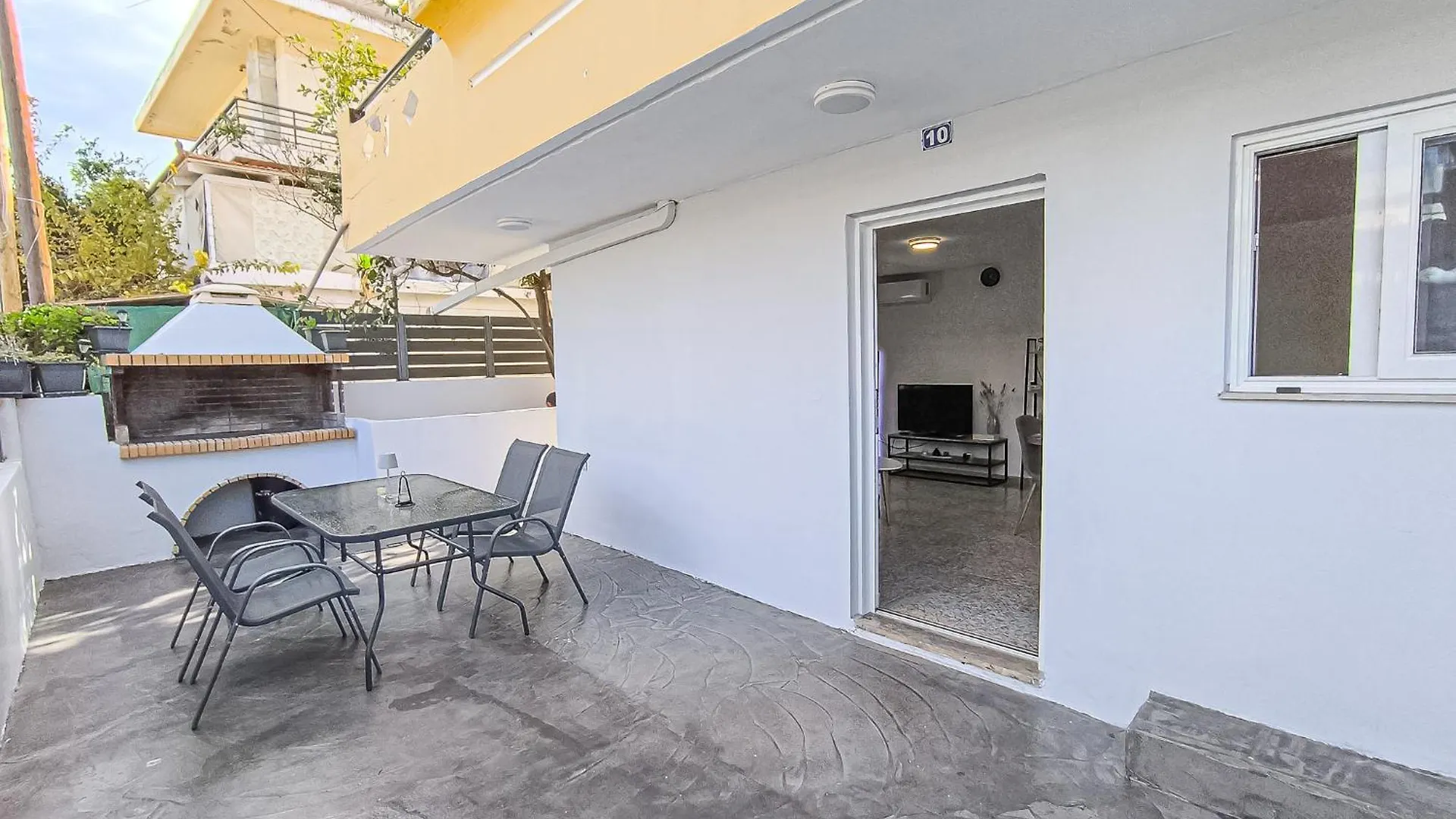 Comfy Flat With Large Terrace, Fiber Internet And Private Parking Apartment Chania
